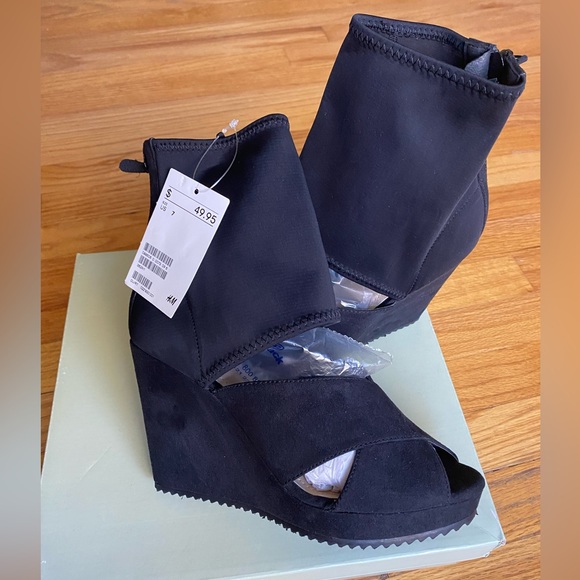 New H&M Black Faux Suede Platform Wedges 7 - Picture 2 of 6